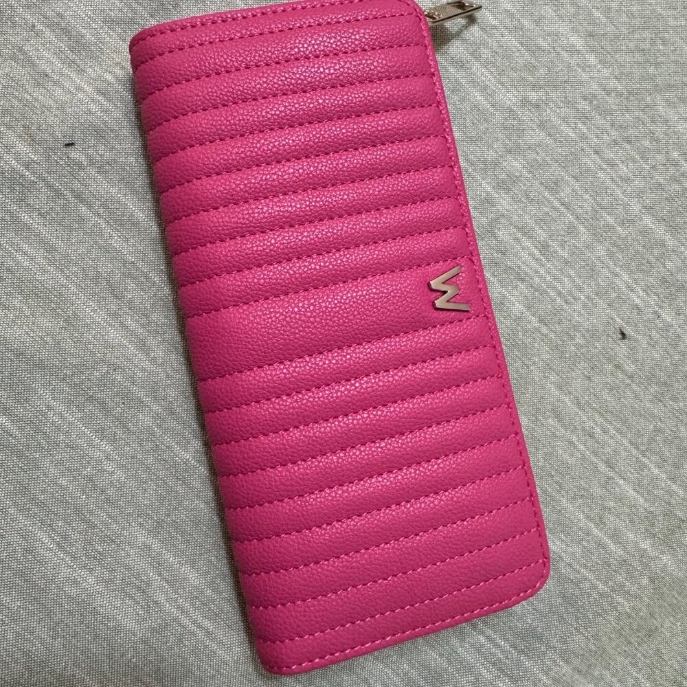 Wolf - Mini Continental Wallet - Picture 2 of 9